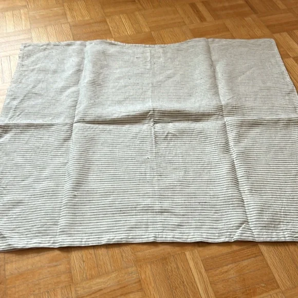 Not Perfect Linen - Picture 3 of 8